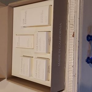 OAK ESSENTIALS SKINCARE ASSORTMENT BEAUTY KIT INCLUDES 5 PRODUCTS